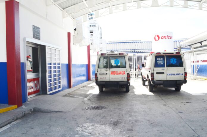 El trabajador fue atendido en el HC, pero su condición empeoró
