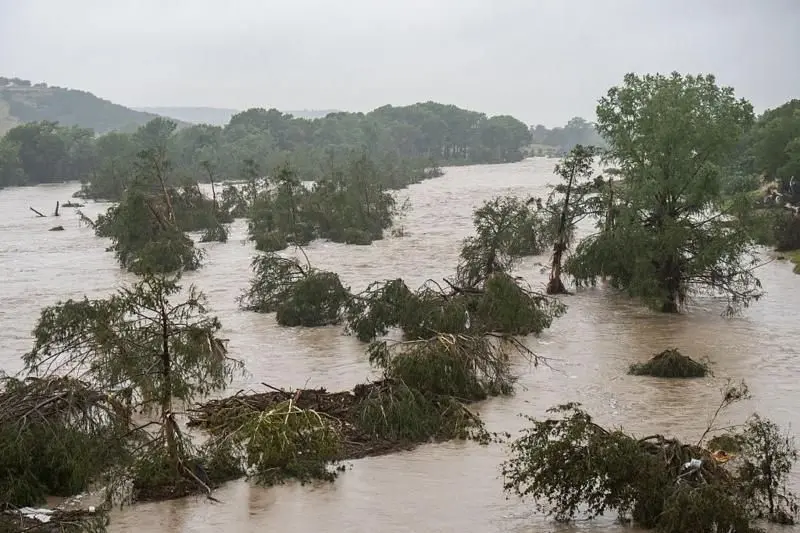 El nivel del río Guadalupe subió casi 8 metros en 45 minutos, dijo el vicegobernador de Texas