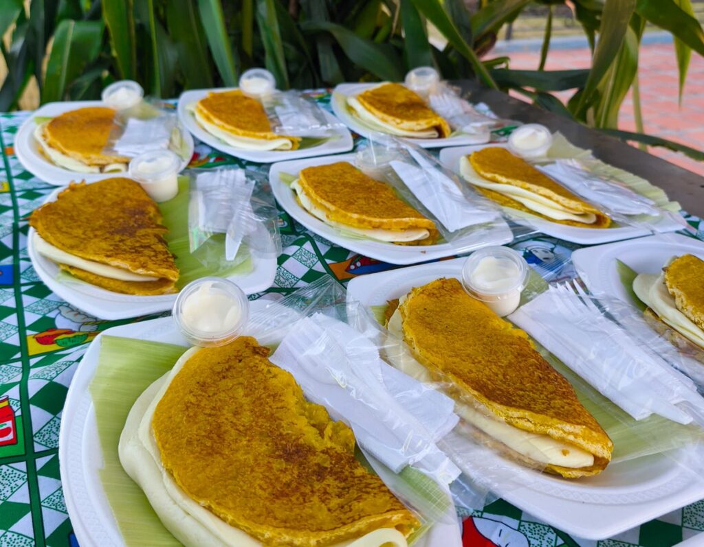 Todo lo que se expone y vende en la feria es elaborado con maíz bruzualense