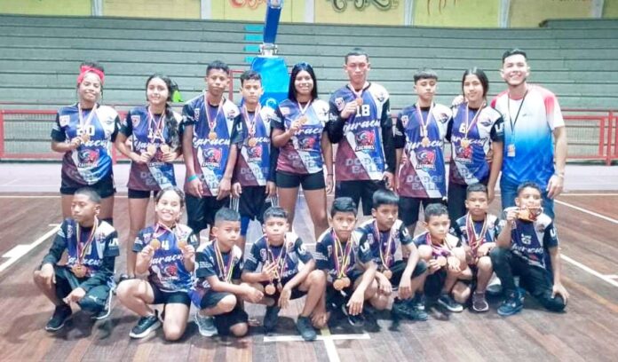 El equipo lució sus medallas