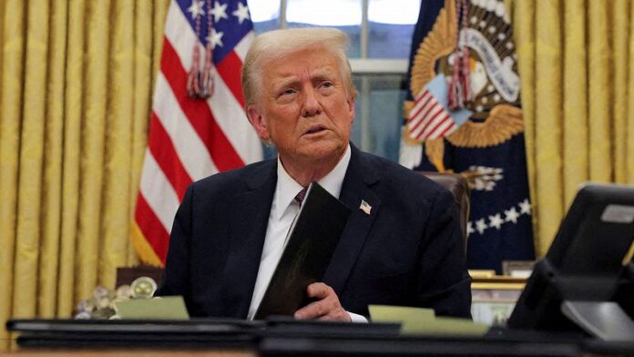 Un juez federal acordó este jueves emitir un nuevo bloqueo nacional contra la orden ejecutiva del presidente Donald Trump que busca eliminar la ciudadanía por nacimiento