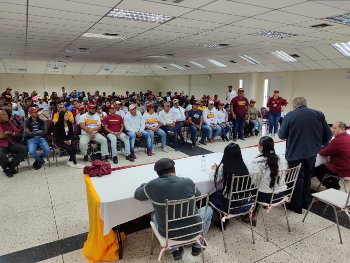 En la actividad estuvieron reunidos con dirigentes de los 14 municipios de la entidad