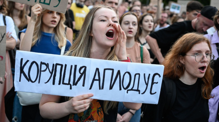 Miles de personas se reunieron en la capital y otras ciudades de Ucrania