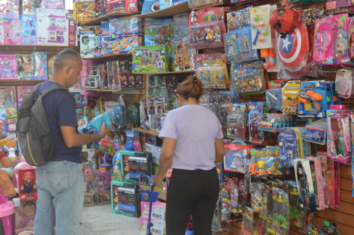 Algunos locales tienen diversas ofertas en juguetes