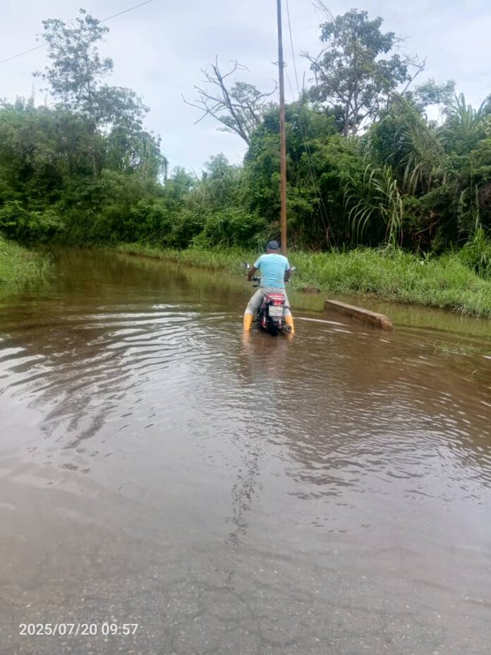El agua está a un nivel aproximado de 40 centímetros