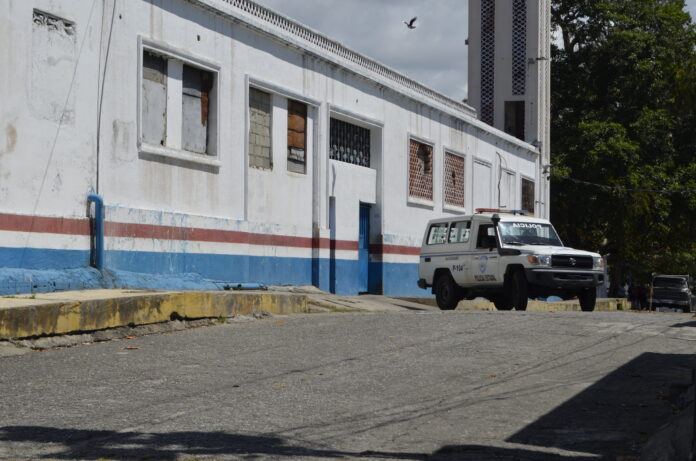 El hombre permanece en la sala de resguardo de la comandancia