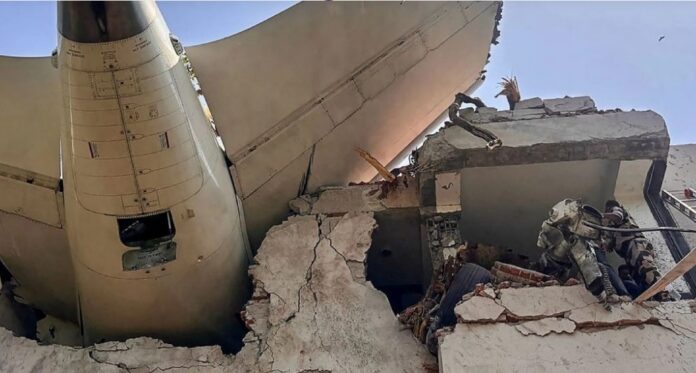 Hubo 241 muertos a bordo y 19 en tierra, solo un pasajero sobrevivió