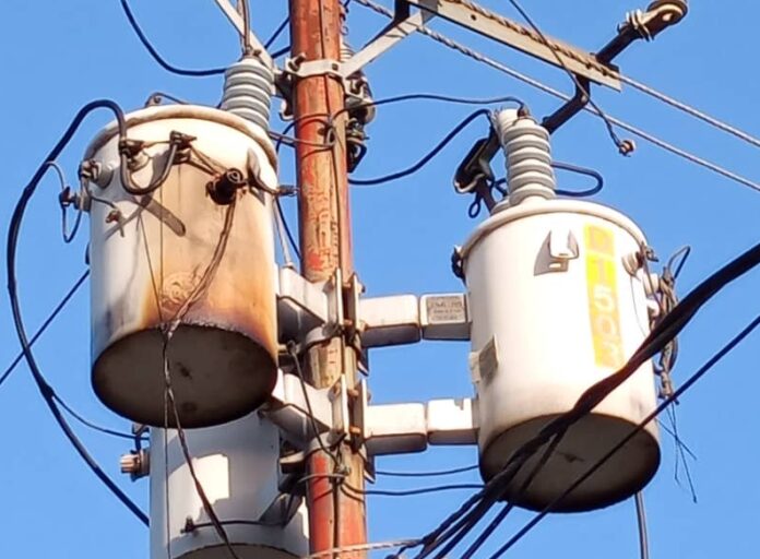 Un transformador sufrió una avería y no lo han reparado