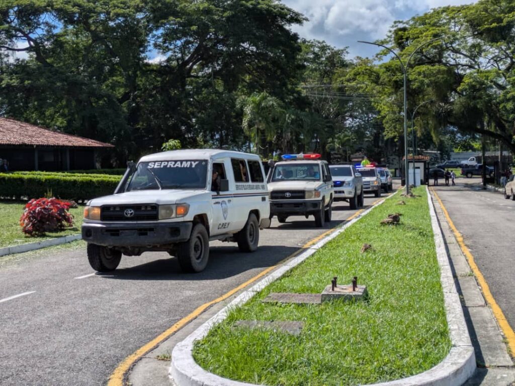 Una nutrida cantidad de compañeros lo despidió