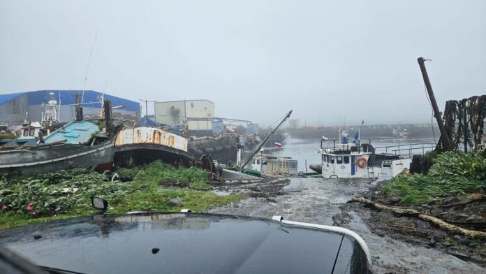 Parte de las afectaciones tras las olas de 5 metros en Rusia
