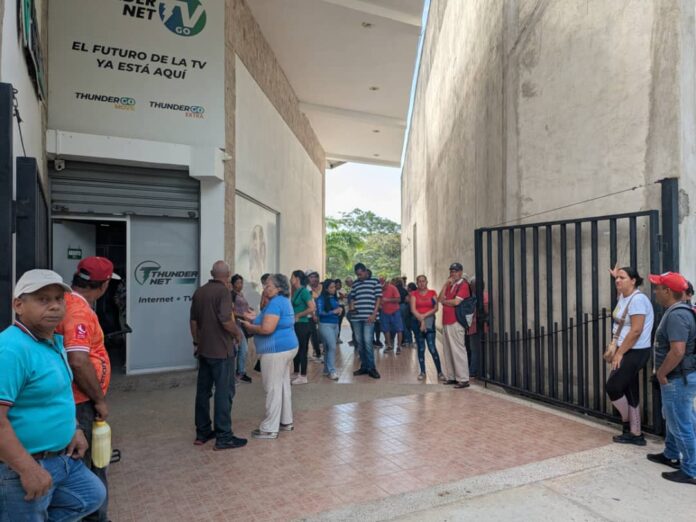 Los usuarios pidieron soluciones, puesto que ellos buscan realizar el pago, pero de manera digital no pueden y presencial también es un colapso