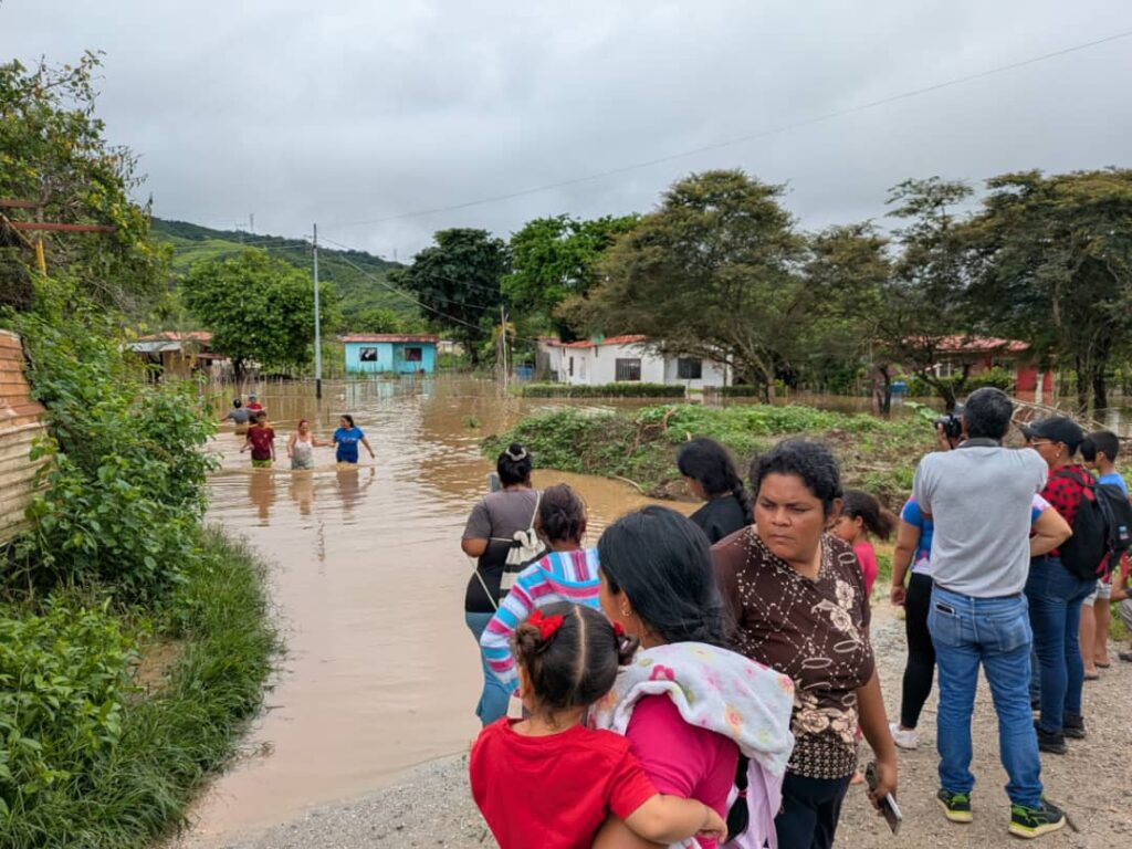 21 familias debieron ser llevadas a lugares seguros