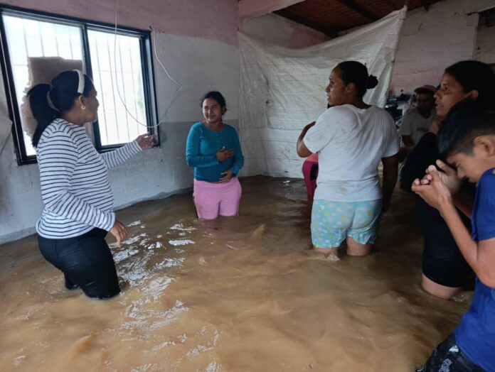 Intoci señaló que todos los equipos de Protección Civil, la Zodi, Bomberos, salud, Policía del estado, los alcaldes, el poder popular, protección social del Poder Comunal, Yaracuy Bonito y el Ministerio de Alimentación están desplegados