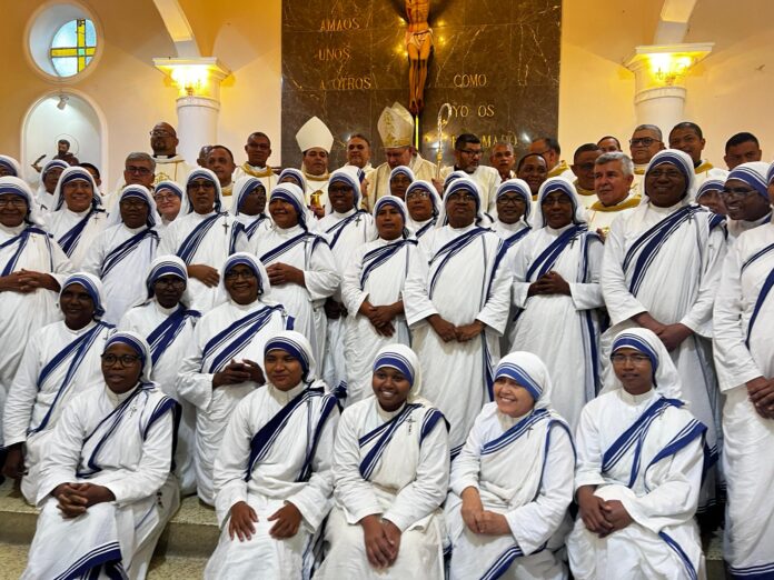 La eucaristía fue celebrada en Cocorote ya que se están cumpliendo 60 años de la llegada de las Misioneras de la Caridad a Cocorote, congregación que fue fundada en 1950 por la monja y ahora Santa Madre Teresa de Calcuta