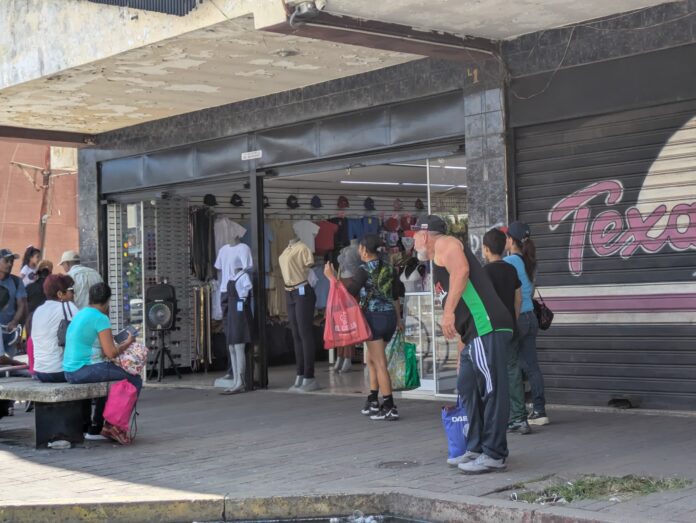 Parte del comercio abrió con normalidad