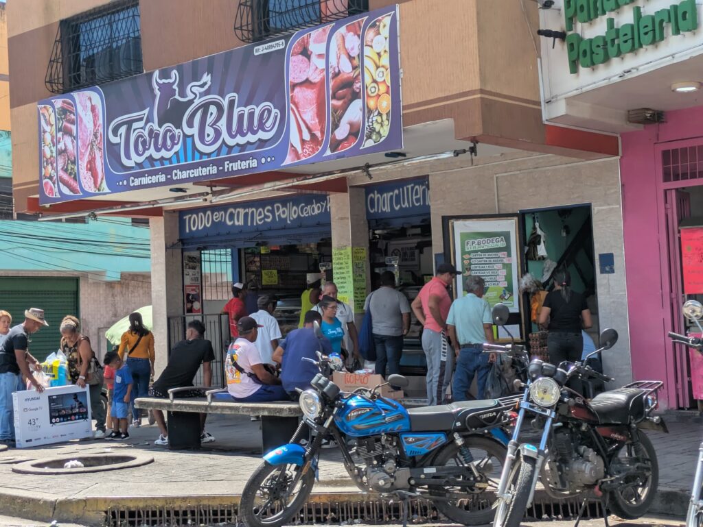 Los locales que venden alimentos fueron los más visitados