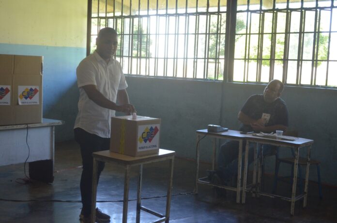 Candidato por AD y Fuerza Vecinal en Cocorote