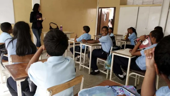 El estipendio está dirigido al personal administrativo y obrero del Ministerio de Educación