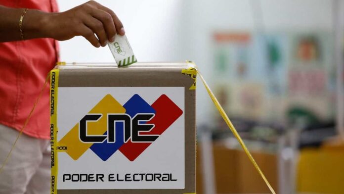 la coalición electoral Alianza Democrática se constituyó en la primera fuerza opositora del país al ganar el mayor número de alcaldes y concejales, seguido por Fuerza Vecinal