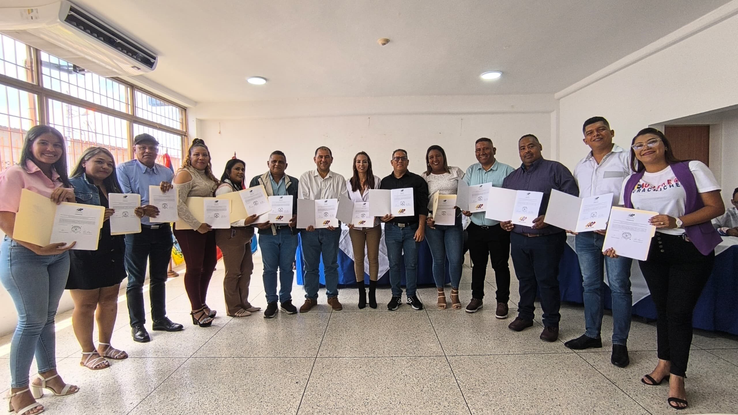 Parada fue acompañada por los concejales electos