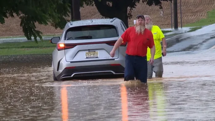 Hasta la madrugada del martes, más de 200.000 personas seguían bajo alerta de inundación repentina