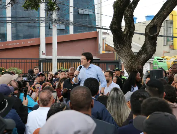 El congresista estaba rodeado de líderes de la localidad de Fontibón cuando ocurrió el atentado
