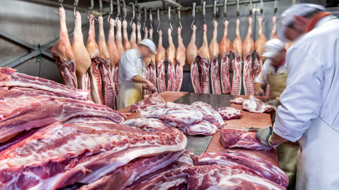 Dentro de la cadena de comercialización, el presidente de la federación dijo que se han reunido con autoridades y han conversado sobre la estabilización del precio de la carne a puerta de corral