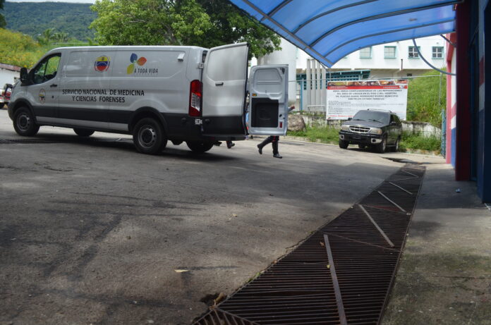 Comisión de la PNB trasladaron el cadáver desde la morgue del HC de San Felipe hasta la sede del SENAMECF Yaracuy