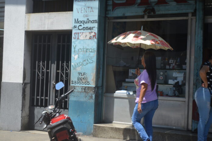 Especialistas de la salud explican que es importante usar protector solar, cubrirse con sombreros y sombrillas