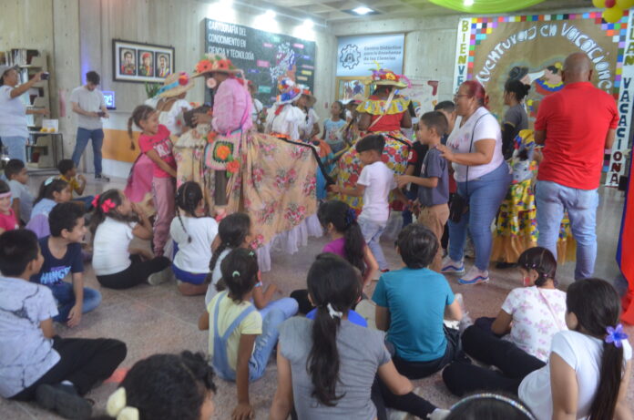 Están participando niños y adolescentes en edades comprendidas desde los 6 a 12 años