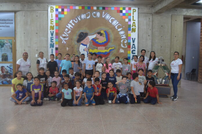 Más de mil niños han disfrutado de sus vacaciones en los espacios bibliotecarios.