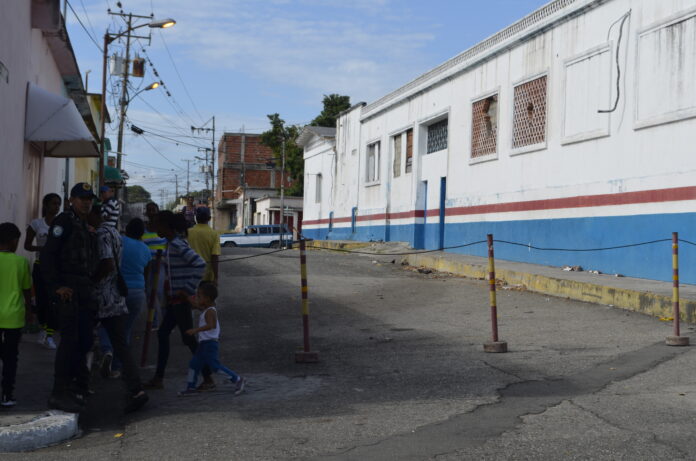 El investigado permanecerá recluido en el centro de detención preventiva según lo que acordó el tribunal