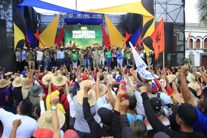 Asistieron el ministro de Agricultura Productiva y Tierras Julio León, el gobernador Leonardo Intoci, alcaldes, legisladores, militantes y simpatizantes de la gestión del presidente Nicolás Maduro