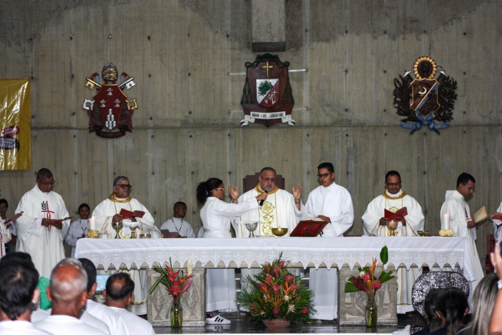 En la catedral se celebró la Santa Eucaristía presidida por el Vicario General Eliéser Rivero