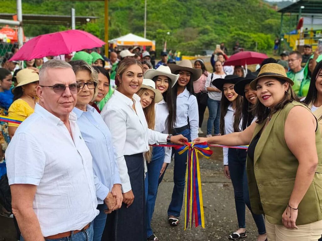 Inauguración de la feria agroindustrial, pecuaria y artesanal