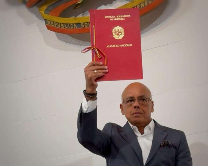 El presidente de la AN mostro el acuerdo firmado por los diputados en respaldo y defensa de la soberanía del país