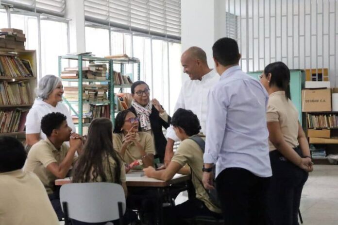 El ministro destacó la importancia del acompañamiento comunitario una vez que los estudiantes estén inscritos