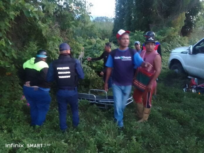 Varias personas apoyaron para el levantamiento del accidente