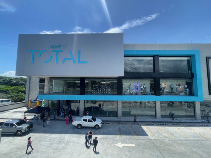 La tienda tiene 15.000 metros cuadrados de exhibición