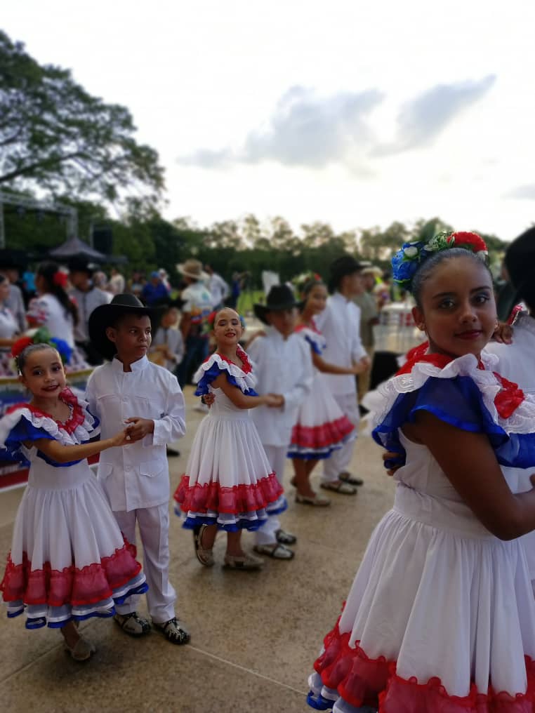 Más de 750 bailarines participaron en el encuentro joropero