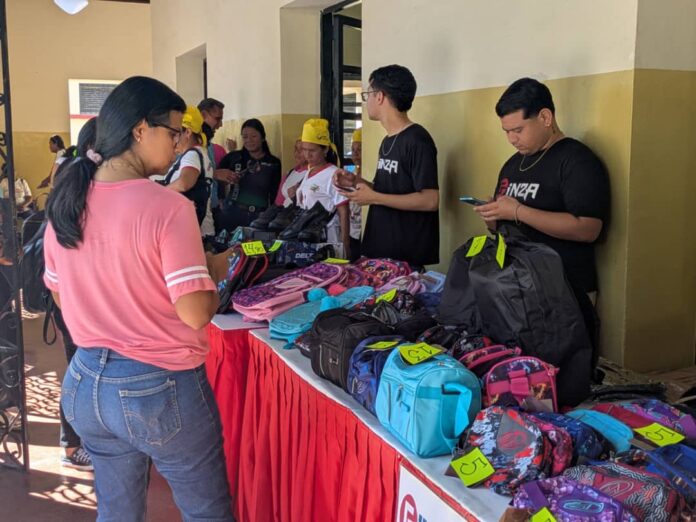 La feria sigue este jueves 11 en el Complejo Educativo Tomás Jiménez en Manuel Monge