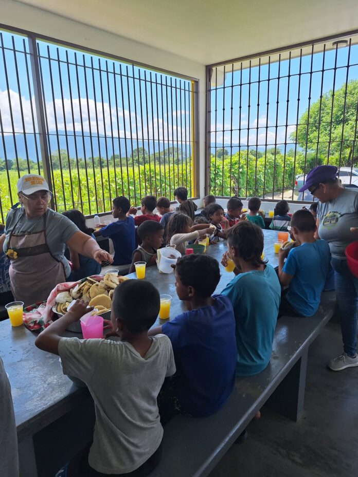 Parte de las arepas las llevaron al comedor comunitario