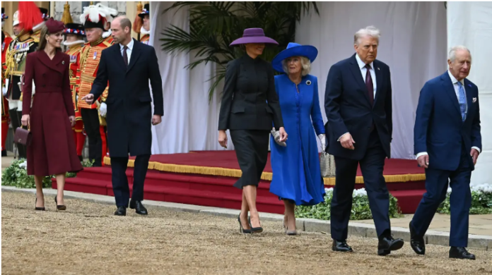 La princesa Kathe, el príncipe Guillermo, la primera dama de Estados Unidos, Melania Trump, la reina Camila, el presidente de Estados Unidos, Donald Trump, y el rey Carlos III al término de una ceremonia de bienvenida en el Patio del Castillo de Windsor