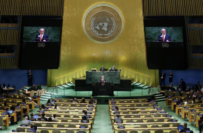 Varias docenas de delegados presentes en la sala central de Naciones Unidas donde se desarrolla la Asamblea General se han marchado cuando el líder hebreo ha subido al estrado
