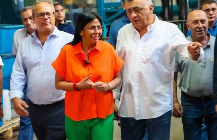 La vicepresidenta visitó las instalaciones de la empresa Lymtex, ubicada en la parroquia San Juan en Caracas
