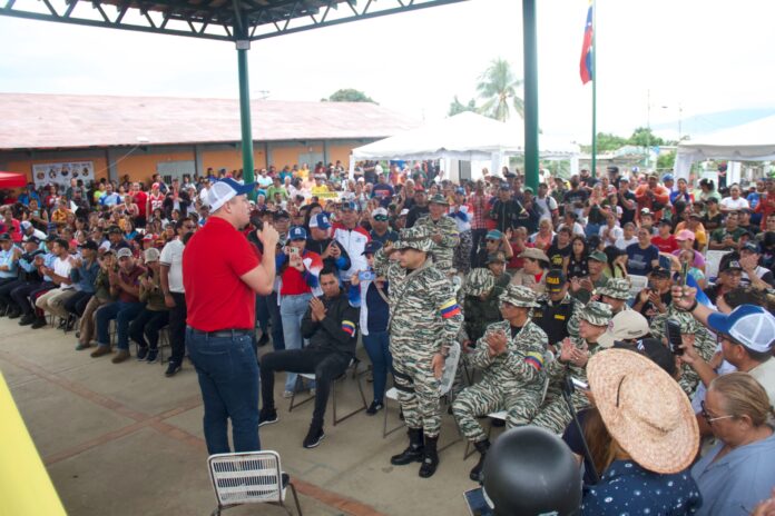 Autoridades civiles y militares encabezaron el acto
