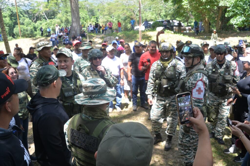 Autoridades orientaron a los participantes del simulacro