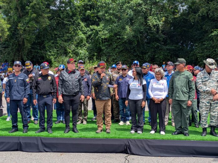 Diosdado Cabello, ministro de Relaciones Interiores Justicia y Paz encabezó el acto de entrega de patrullas