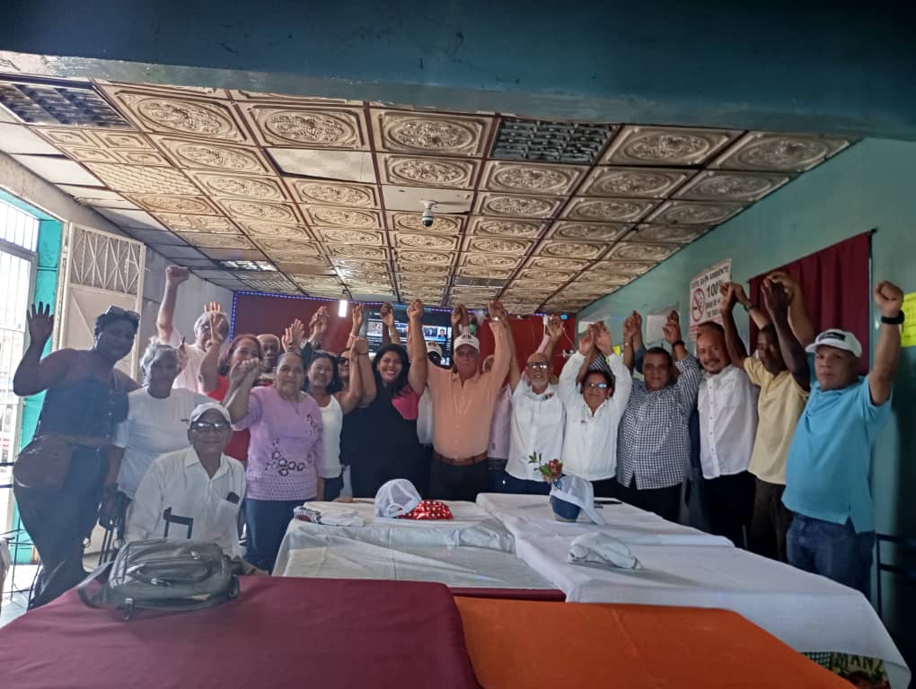 un grupo de líderes políticos regionales que lideraron y  militaron en Acción Democrática Yaracuy hasta hace poco sostuvieron una asamblea 