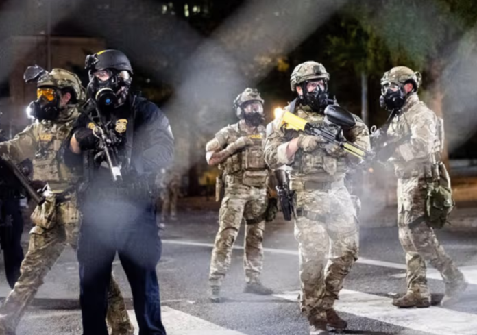 Atienden las protestas en el ICE